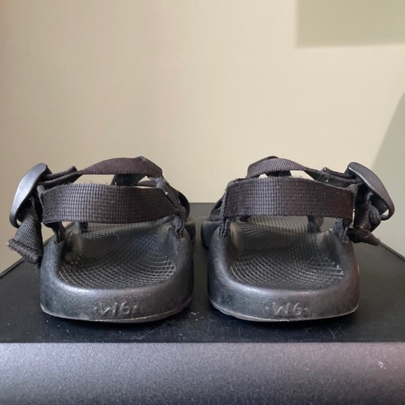 Chaco | Z2 Classic Original Minimalist Strappy Outdoor Sandals - Picture 5 of 11